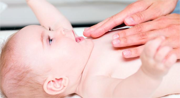 traitement ostéopathique d'un bébé